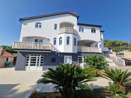 Apartments Villa Lora
