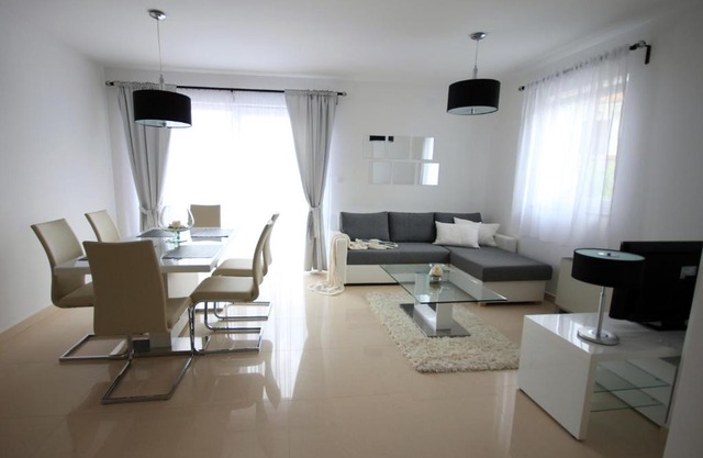 Apartments Villa Mantinela