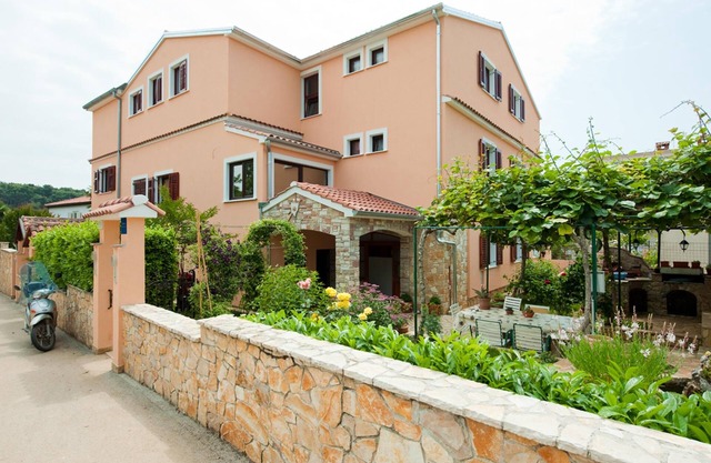 Apartments Villa Nikola