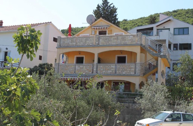 Apartments with a parking space Preko, Ugljan - 8428