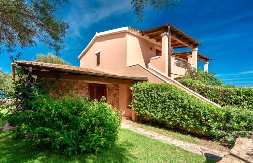 Apartments with Air Conditioning and private outdoor area in the center of San Teodoro