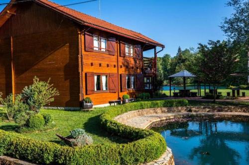 Apartments with parking space Donji Zvecaj, Karlovac - 22080
