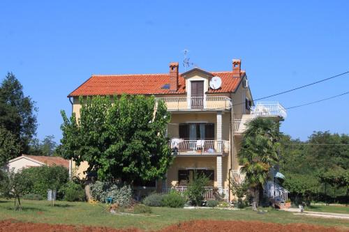 Apartments with parking space Basanija, Umag - 7149