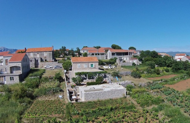 Apartments with parking space Lumbarda, Korcula - 4429