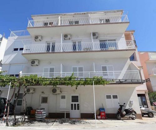 Apartments with parking space Zivogosce - Blato, Makarska - 22253