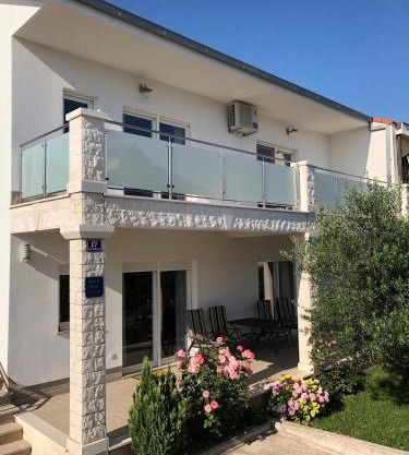 Apartments with parking space Kastel Kambelovac, Kastela - 15480