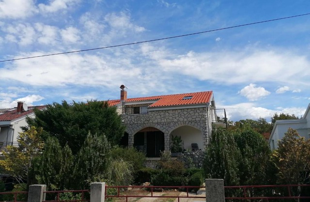 Apartments with parking space Njivice, Krk - 5320