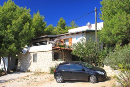 Apartments with parking spaces Rukavac, Vis - 2444