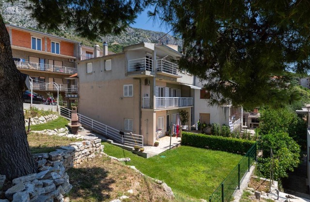 Apartments with parking space Stanici, Omis - 11421