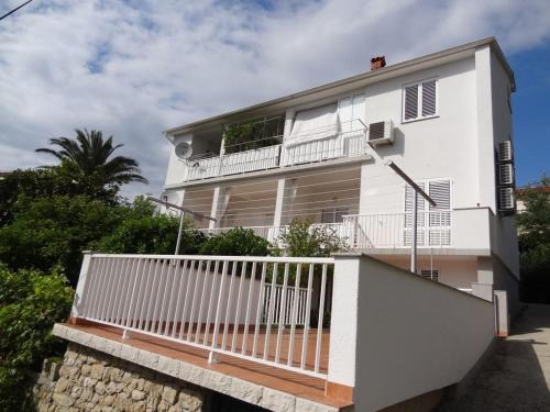 Apartments with parking space Rab - 16359