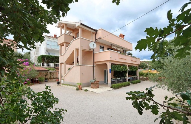 Apartments with parking space Kornic, Krk - 415