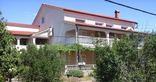 Apartments with parking space Lopar, Rab - 23736