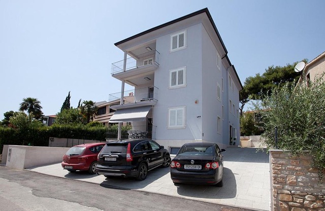 Apartments with parking space Rovinj - 3393