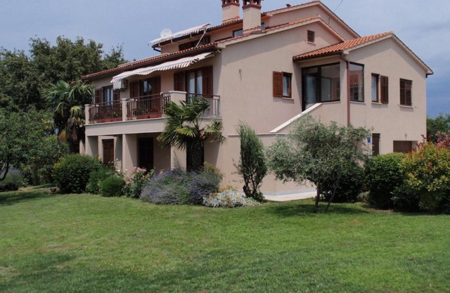 Apartments with parking space Presika, Labin - 7390