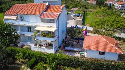 Apartments with parking space Palit, Rab - 4971