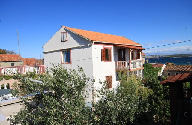 Apartments with parking space Tkon, Pasman - 8411