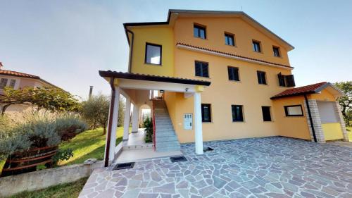 Apartments with parking space Vilanija, Umag - 17240
