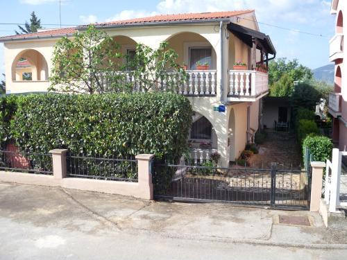 Apartments with parking space Pinezici, Krk - 15269