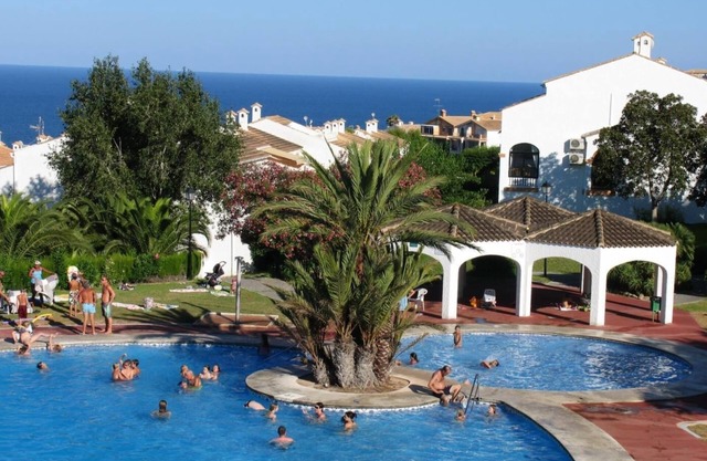 Apartamentos con varias piscinas. Ref. Gran Vista-2