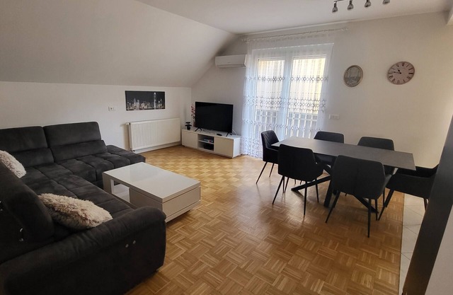 Apartments Želimlje - Three Bedroom Apartment 3 (zgoraj)
