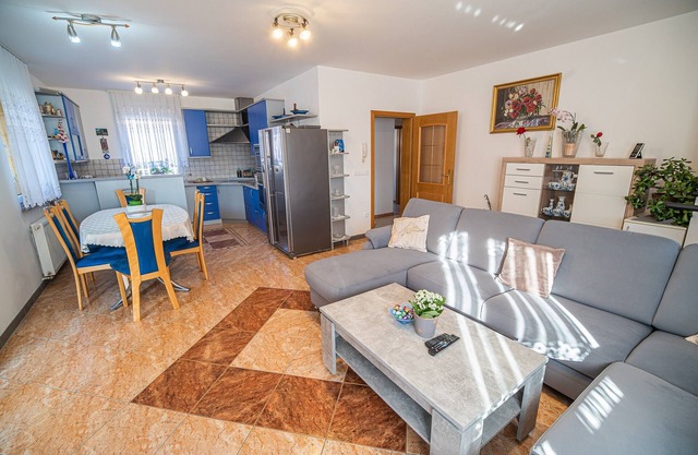 Apartments Želimlje - Three Bedroom Apartment 2 (spodaj)