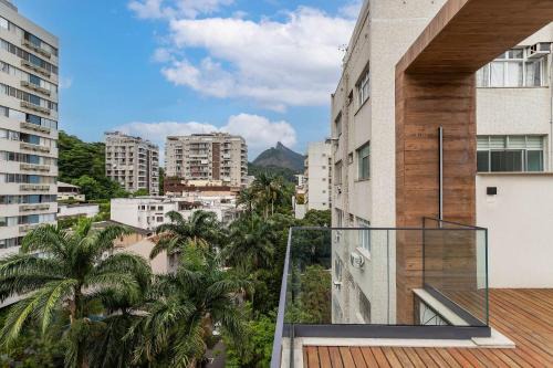 Apê com piscina e academia: Metrô 350m