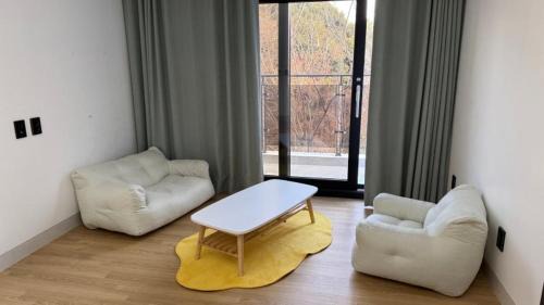 Apgujeong Homestay - Female only