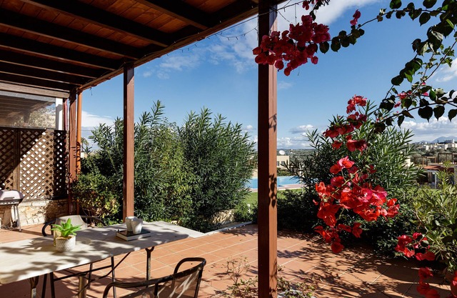 Aphrodite 3- Pigi Paradise, apartment with communal pool