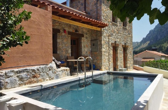 Apirathes Residence