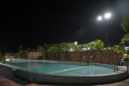 Apna Farmhouse - Private Villa with Pool & Play area - Near Fort -15 min to Ellora Caves