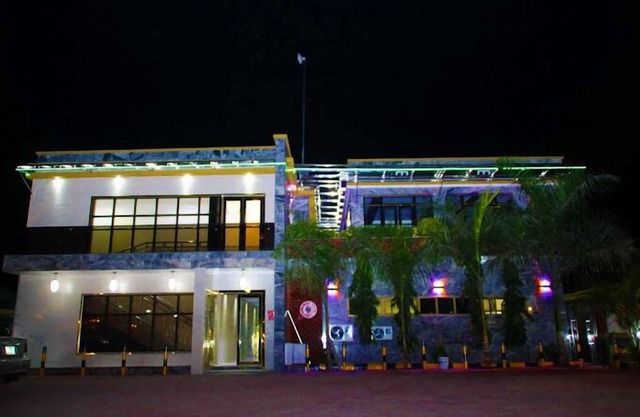 Apno Hotel and Suites