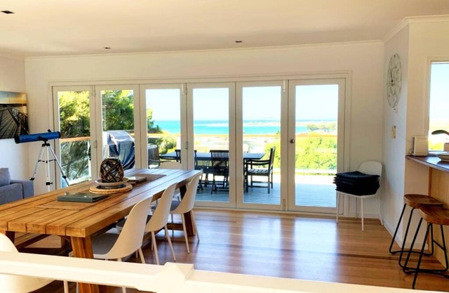 Apollo Ocean Blue ~ Oceanview ~Wifi ~Pet Friendly