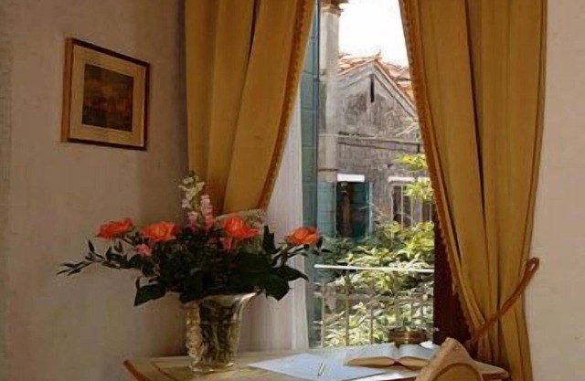 Apostoli Palace