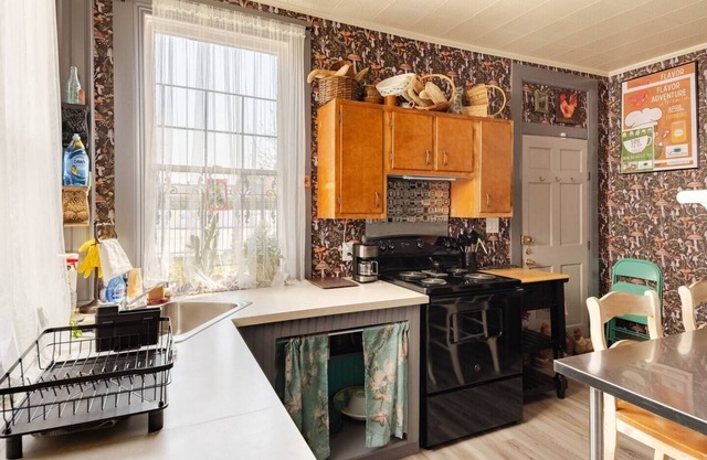 Apothecarium: Cottage for Creativity and Vibing.