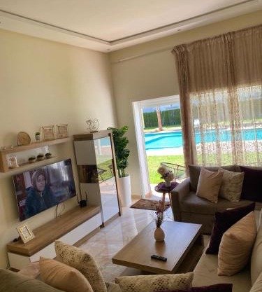 Apparemment de luxe vue piscine