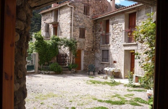 Appart 40 m2 R C en el pequeño pueblo a los pies del Canigó