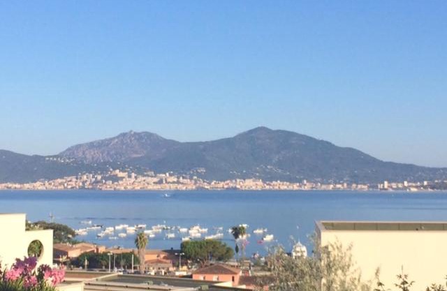 Appart 8 pers vue sur baie - Porticcio