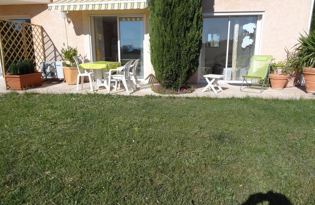 apartamento en la planta baja con terraza, jardín villa