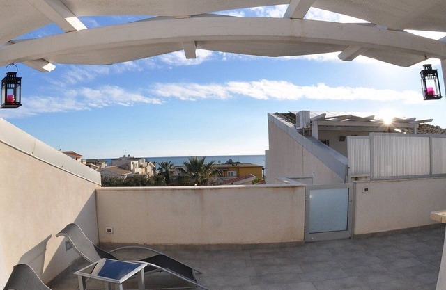 Apartamento Odisseo B: un apartamento agradable ubicado a pocos pasos de la playa de arena.