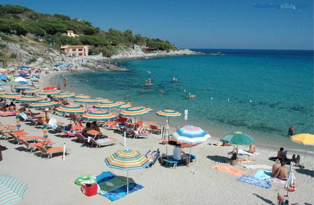Montecristo apartment - a few steps from the Seccheto beach