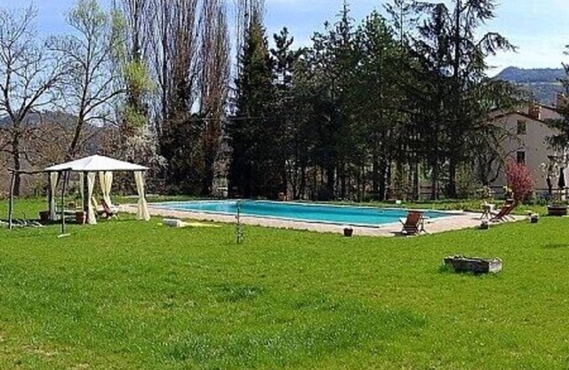 Apartamento Aria C: Un acogedor apartamento rodeado de prados y verdes colinas.