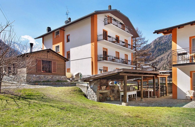 Apartamento Blu con vistas a la montaña, Wi-Fi, balcón, terraza y jardín