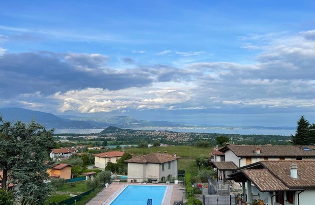 Appartamento con piscina “La Finestra sul Garda”