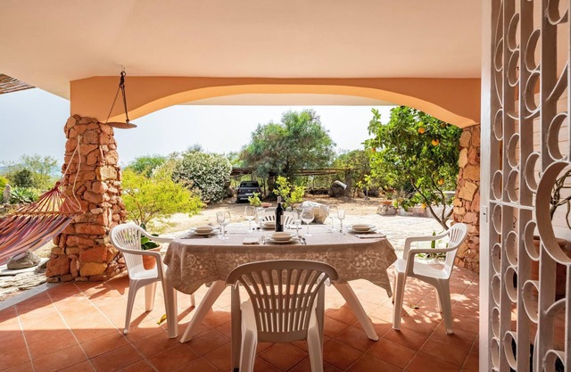 Apartamento familiar en Villa Belvedere cerca de la playa con vistas a la montaña, terraza y jardín