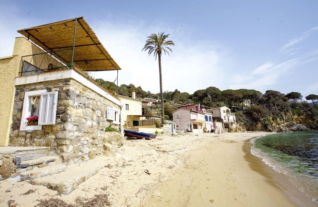 El submarino en la playa de Forno.