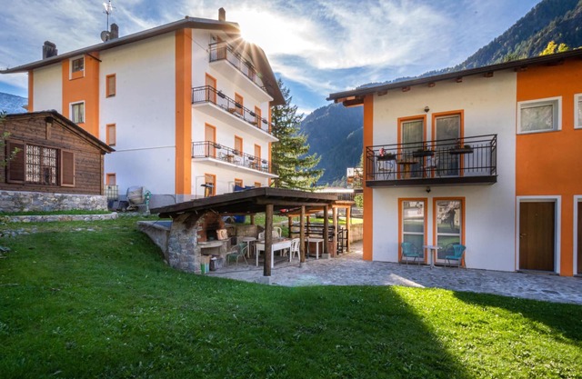 Apartamento Verde con vistas a la montaña, Wi-Fi, terraza y jardín