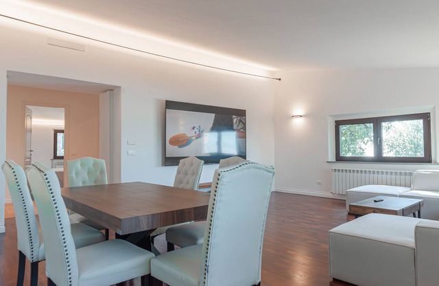 Villa 'Vista Lago' con vistas al lago, jardín privado y Wi-Fi