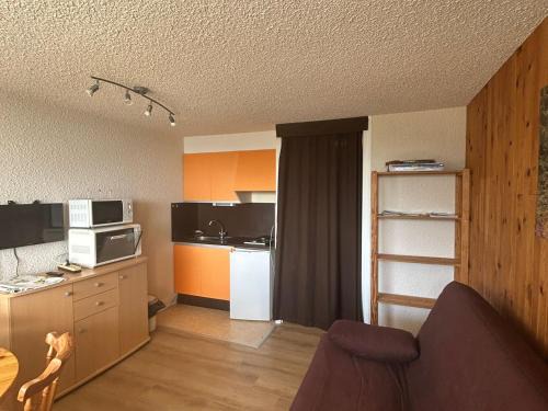 Appartement au pied des pistes avec balcon à Super Besse - FR-1-814-16
