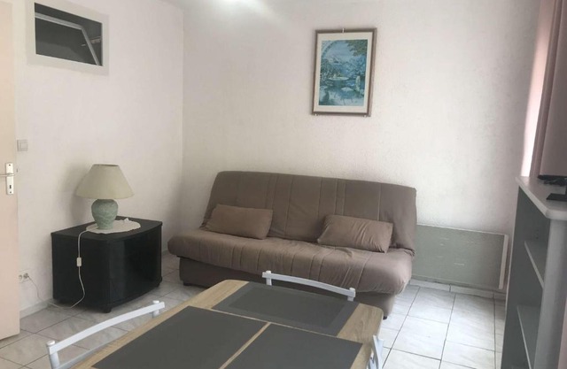 Appartement T2 avec Balcon à 250m des Thermes - Tout Confort, Près des Commodités - FR-1-659-73