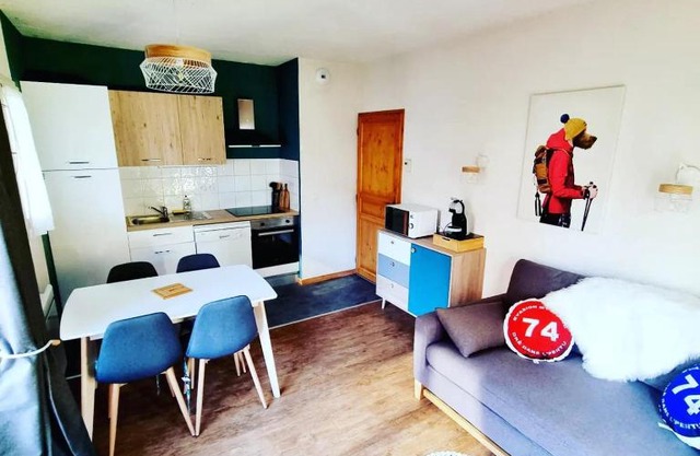 Appartement avec piscine & jardin pied de la télécabine